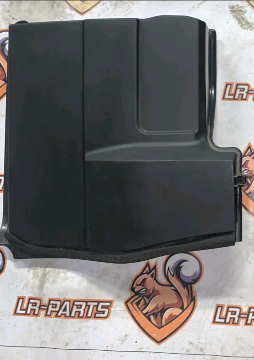 LR018528 Крышка отсека аккумулятора левая Land Rover Discovery 4 L319 (2009-2016) Б/У